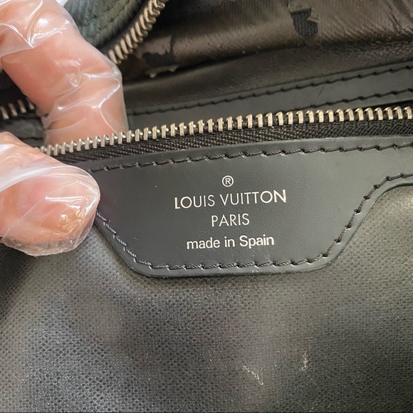 Authentic Louis Vuitton Dark Green Pouch - Picture 9 of 10